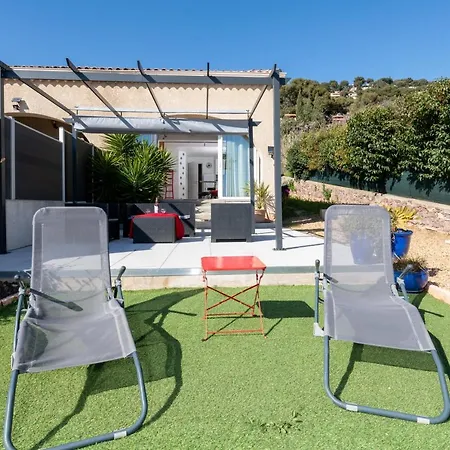 Face A La Superbe Terrasse Barbecue Le Pradet