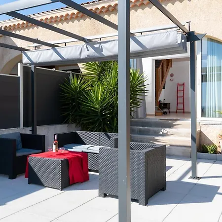 Face A La Superbe Terrasse Barbecue Le Pradet Carqueiranne